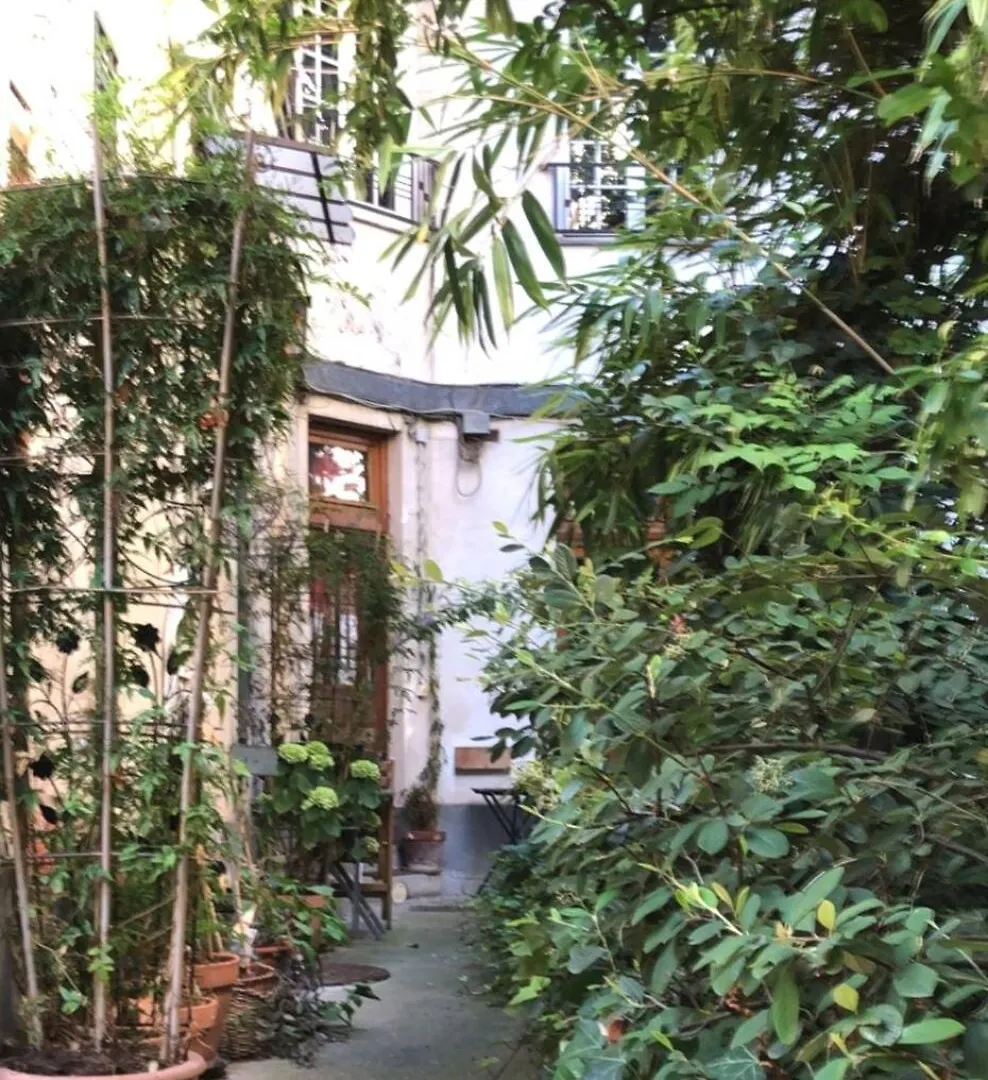 Daire Design Suite In Really Central Of Paris
